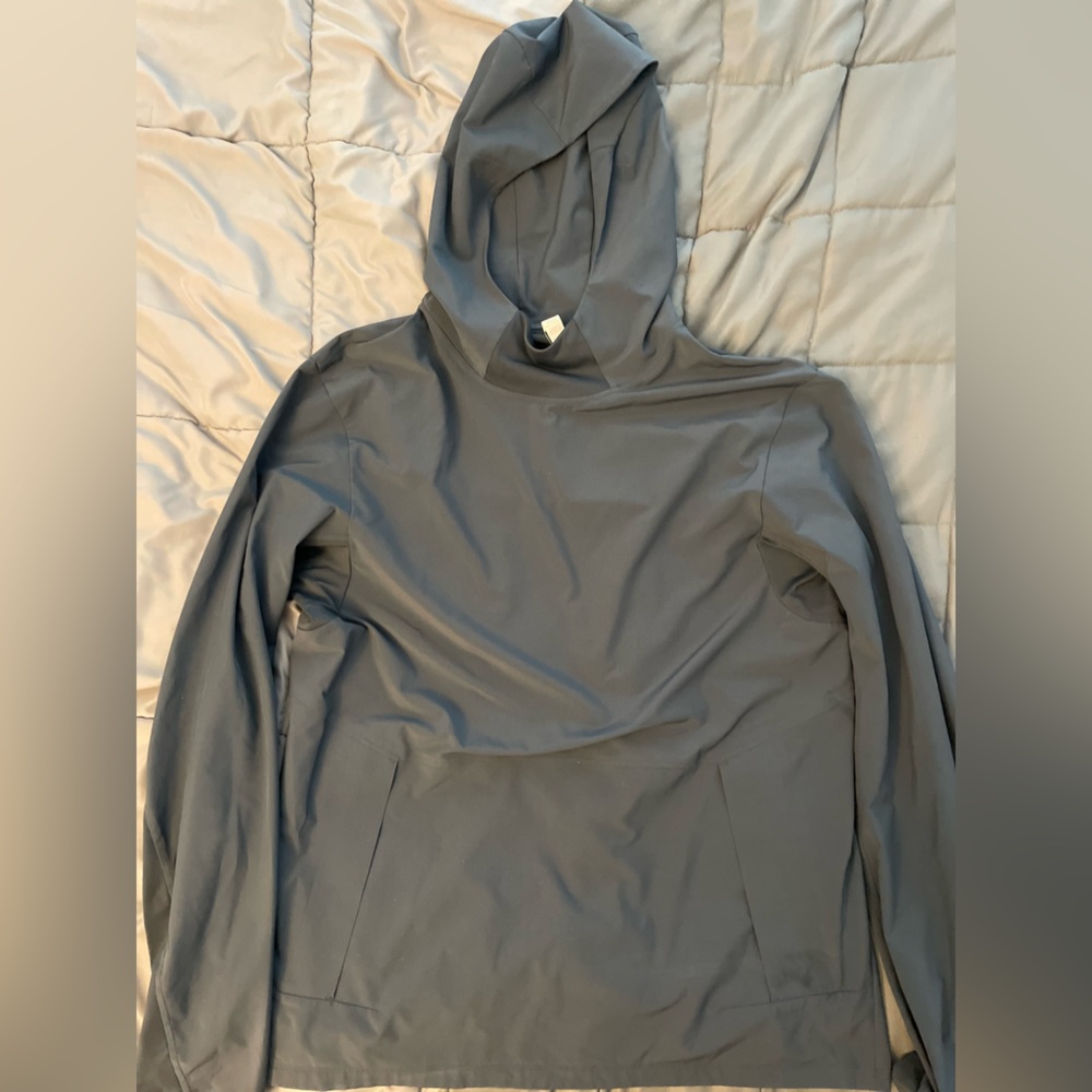 Gray Lululemon Men’s pullover